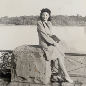 Helena Logan - PHOTO.jpg